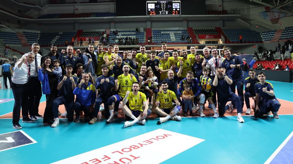 Денис Карягин и Фенербахче удариха шампиона Халкбанк в Турция