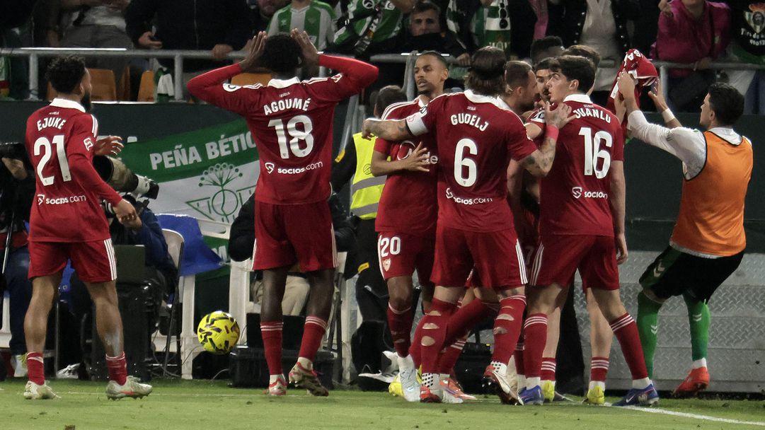 Севиля се справи с пасив от два гола и стигна до точка в градското дерби