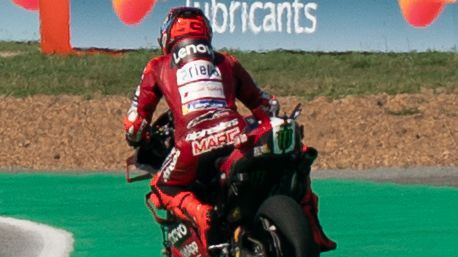 Какво се случи със задната гума на Марк Маркес?