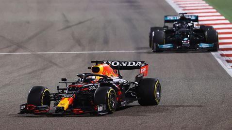  Пикет: Верстапен ще размаже Хамилтън в Мерцедес 