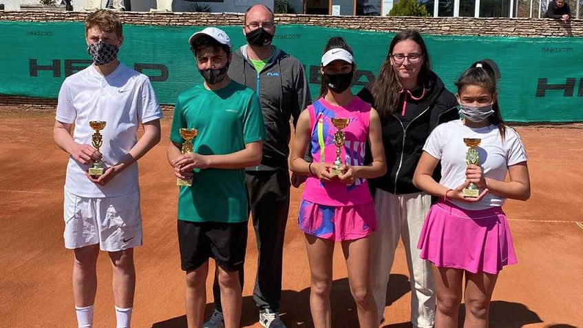 Иван Иванов и Ивона Савекова - двойни шампиони в Хасково