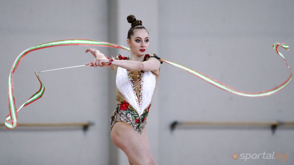 Боряна Калейн води след първите два уреда на Купа “София”