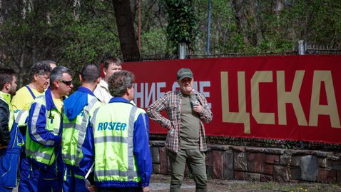 Демонтажът на "Армията" започна