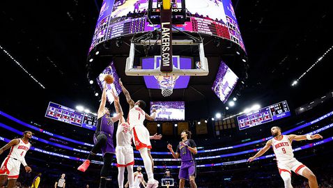 Лейкърс се справиха с Хюстън и запазиха шансове за второто място на Запад