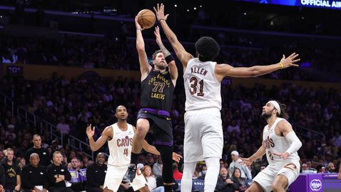 Лейкърс удариха Кливланд след 42 точки на Лука Дончич