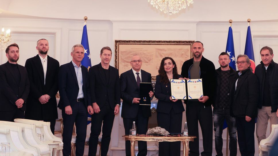 Президентът на Косово награди националите на страната с медал за заслуги след двубоя им с Турция