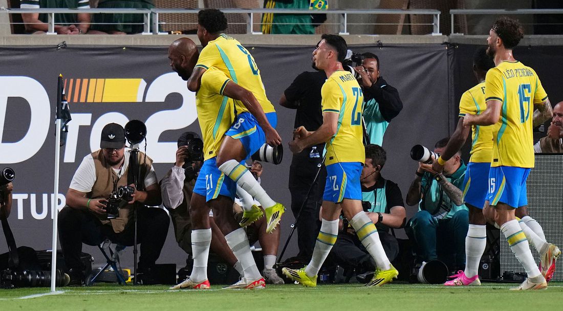 Бразилия удари Хърватия в края, Игор Тиаго с дебютен гол