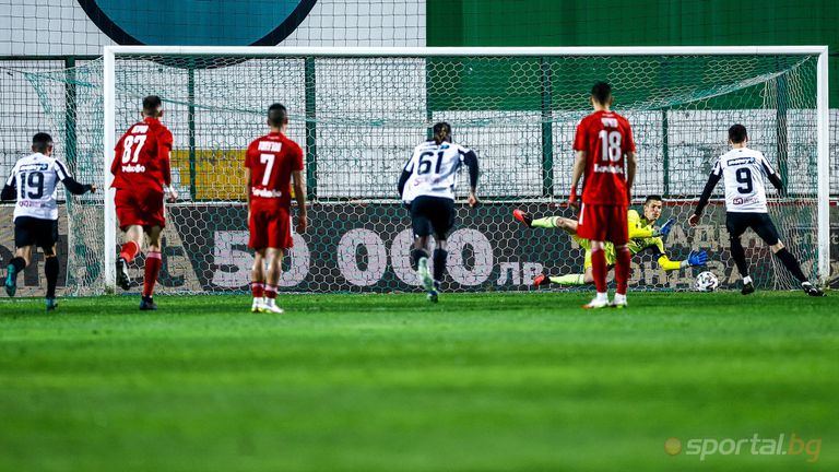  Локо (Пловдив) пуска тъжба против съдийството от мача с ЦСКА 1948 