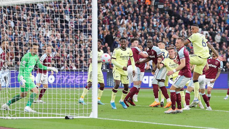  Уест Хам 1:1 Арсенал, Боуен изравни в самия края на първата част (гледайте тук) 