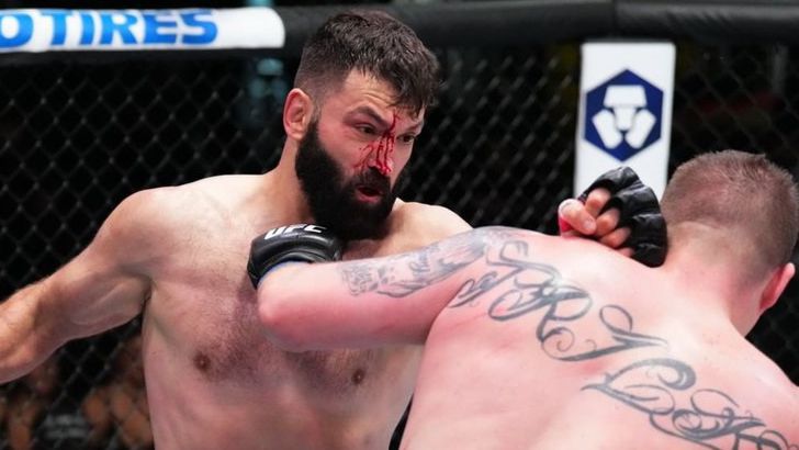 Бивш шампион на UFC дебютира с успех в бокса без ръкавици