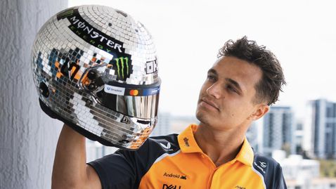 Диско топка или новата каска на Ландо Норис?