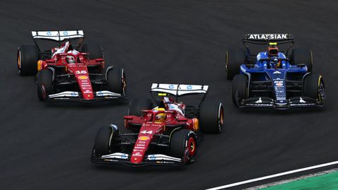  Сайнц: Не съм сюрпризиран от проблемите на Хамилтън във Ферари 