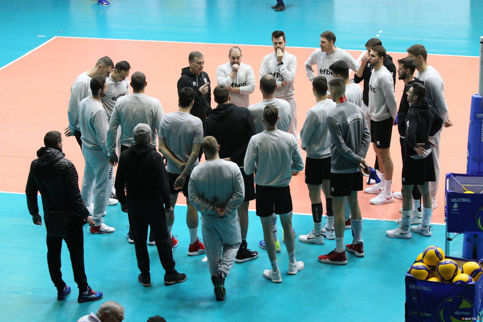 Тренировка на българския национален отбор по волейбол