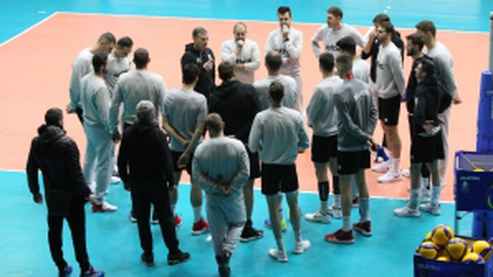 Тренировка на българския национален отбор по волейбол