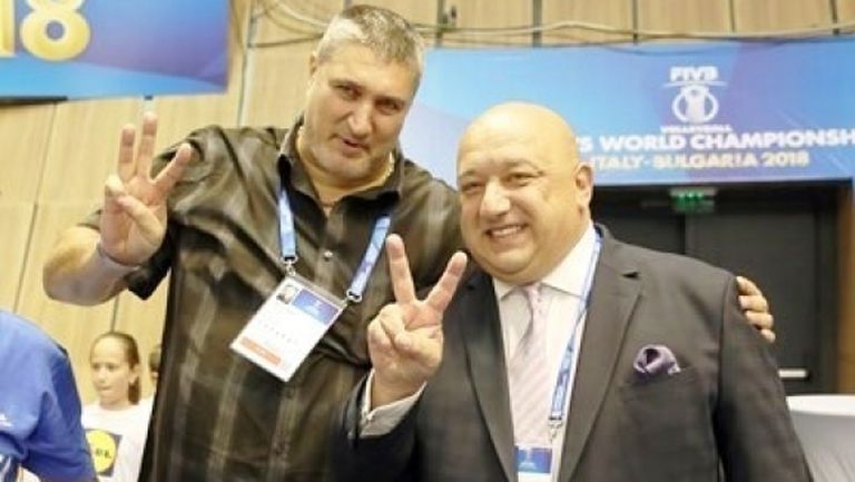 Министър Кралев и Любо Ганев подкрепят волейболистите в Берлин