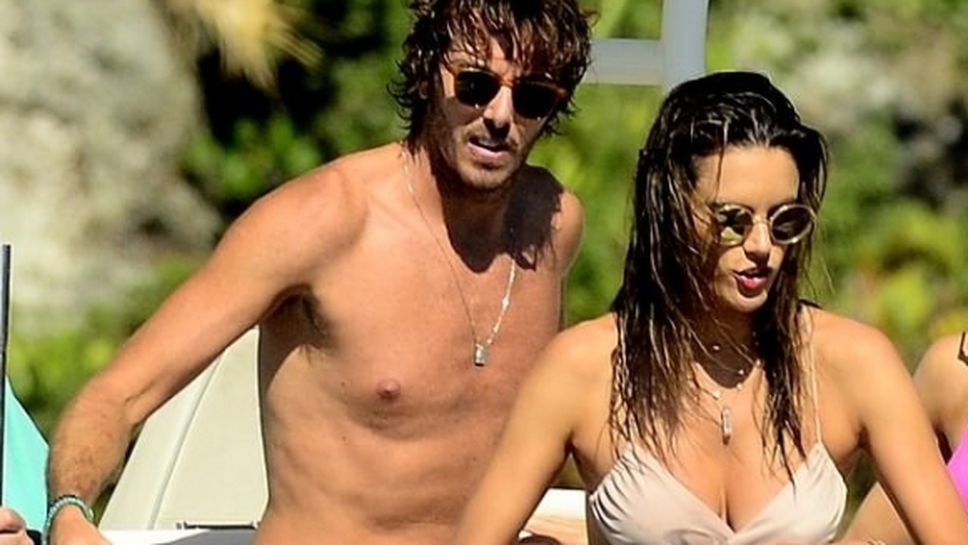 Алесандра Амброзио пръска сексапил в Бразилия (снимки)