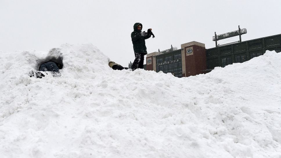 Грийн Бей търсят желаещи да ринат сняг