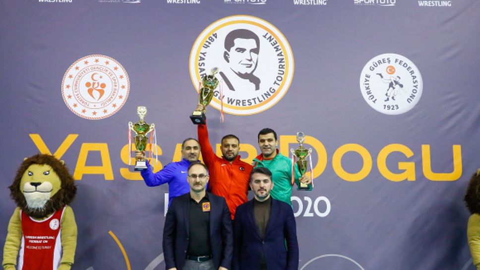 Българските национали по борба спечелиха още два медала на турнира в Истанбул