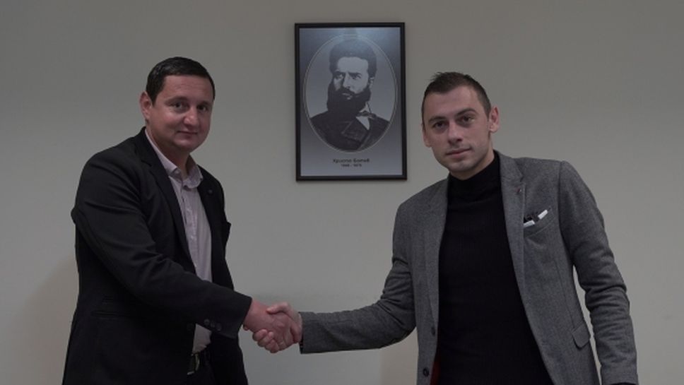 Лъчезар Балтанов подписа нов договор с Ботев (Пловдив)
