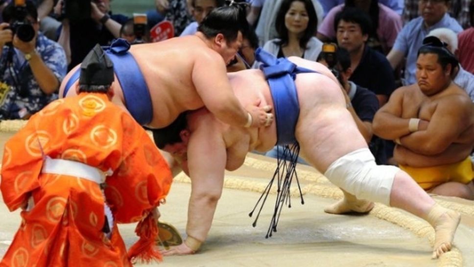 Аоияма с четвърта победа на турнира по сумо в Токио
