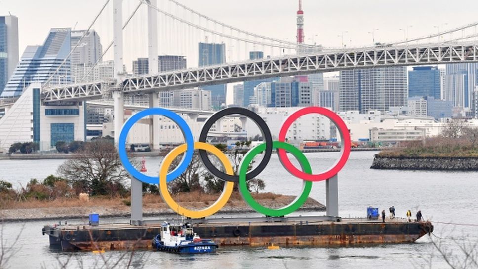 Започна поставянето на огромен монумент на петте олимпийски кръга в Токио