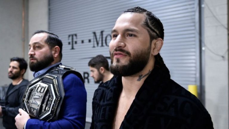 Хорхе Масвидал втрещи всички и се появи по халат на UFC 246 (видео + снимки)