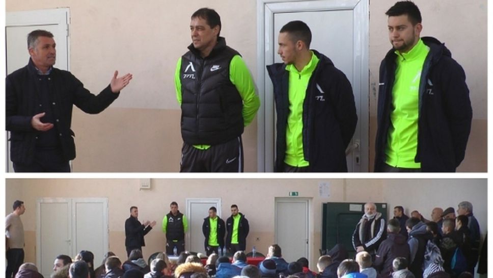 Хубчев, Костов и Иванов зарадваха децата от Спортното училище в град Сандански