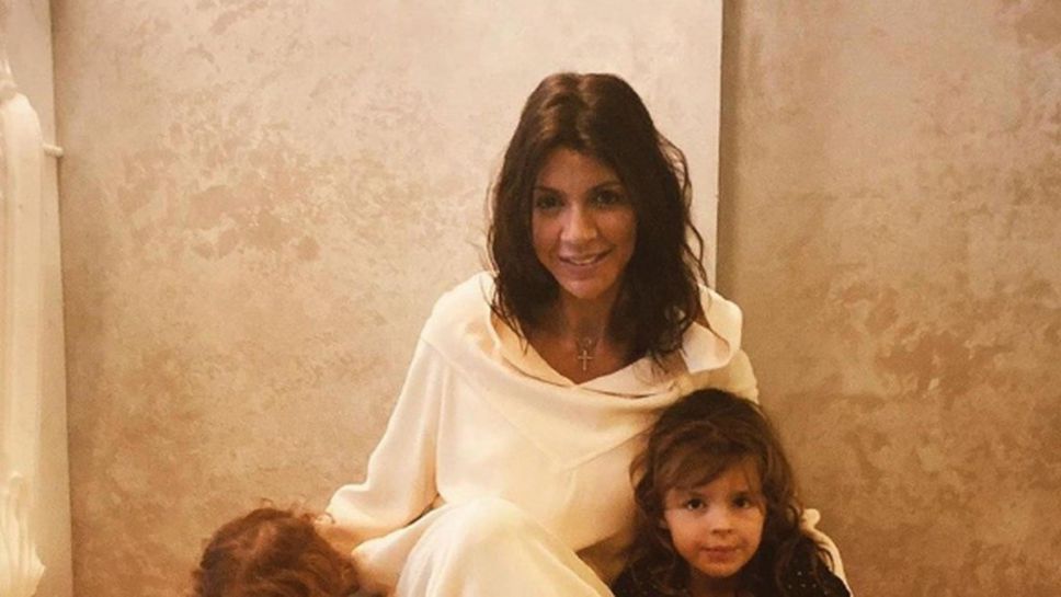 Аршавин гони бившата от апартамента на майка си