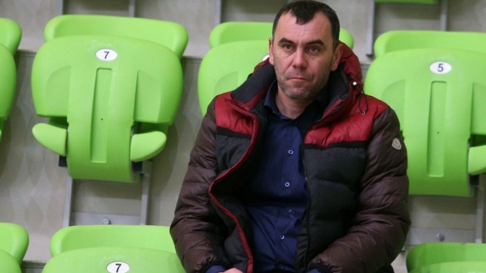 Тодор Стойков гледа дербито с Балкан в компанията на Николай Ишков