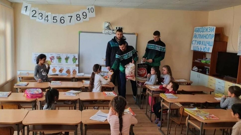 Играчите на Балкан зарадваха децата от ЦДГ "Здравец" в село Литаково