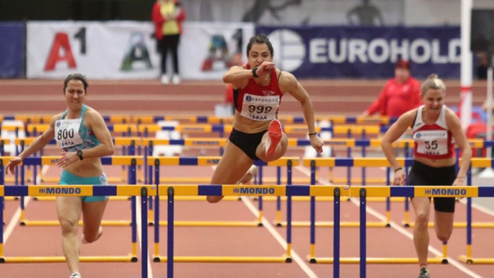 Два рекорда и титла за Елена Митева на 60 метра с препятствия