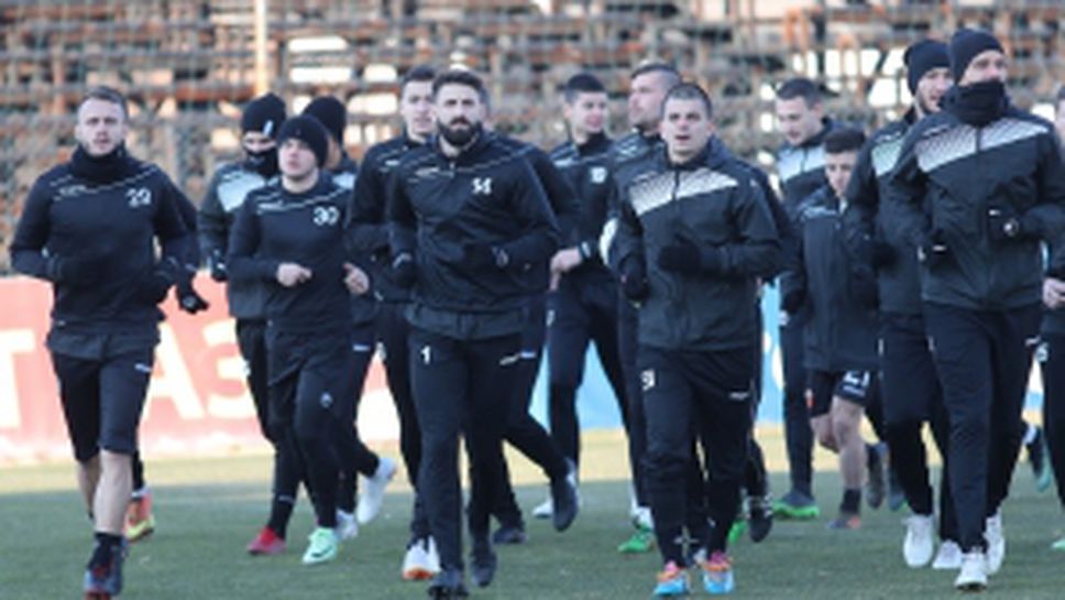 Футболистите на Локомотив Пловдив с първа тренировка за годината