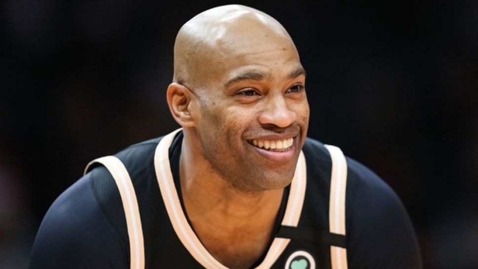 Селтикс върнаха Картър в 90-те, изпратиха го с мил жест