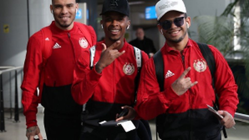 Футболистите на ЦСКА - София заминаха за Испания