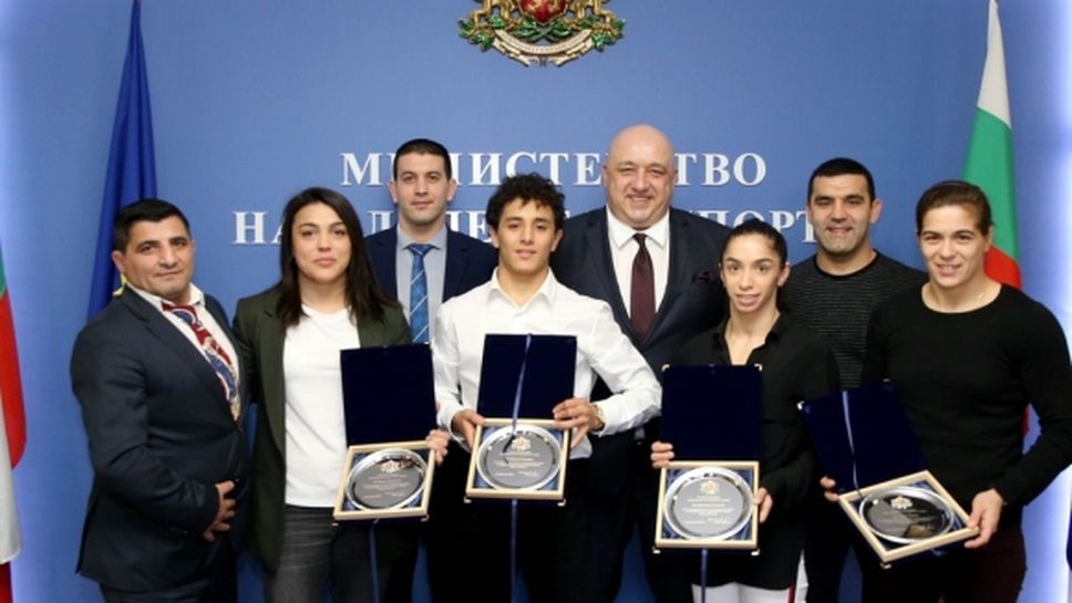 Министър Кралев награди медалистите от Европейското първенство по борба в Рим