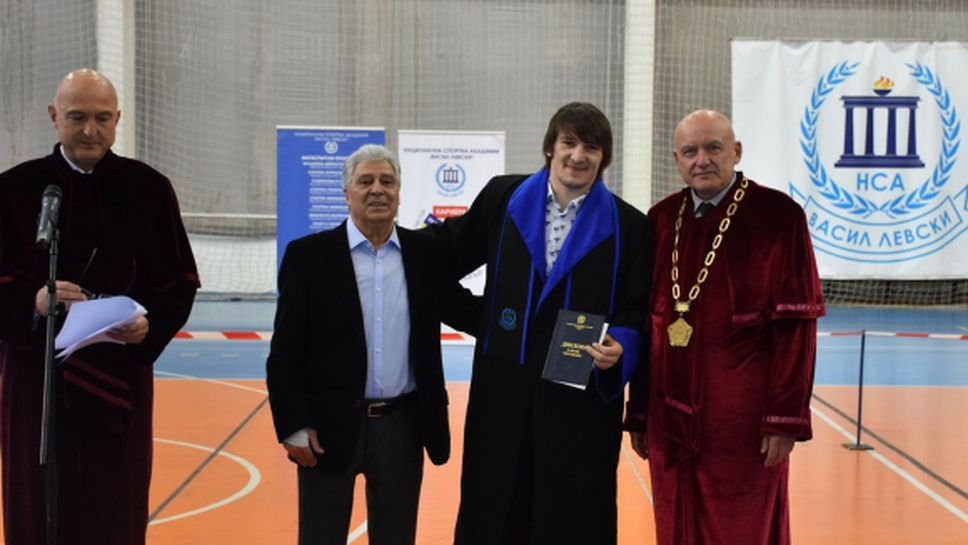 Даниел Александров вече е дипломиран магистър на НСА