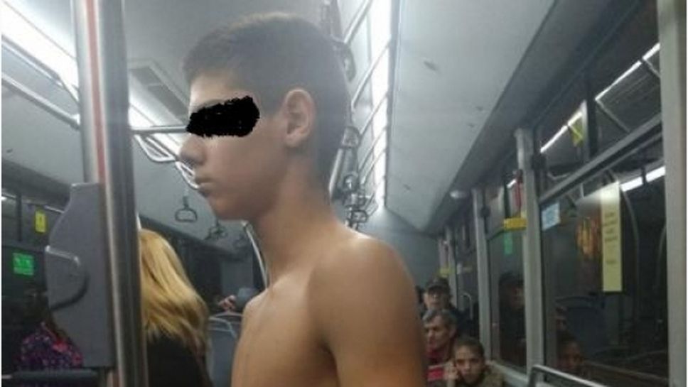 Ултраси съблякоха дете в автобус в София