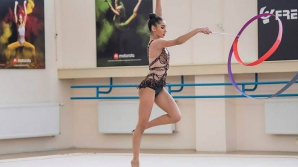 Стиляна Николова и Ева Брезалиева с първото място в отборната надпревара в Букурещ