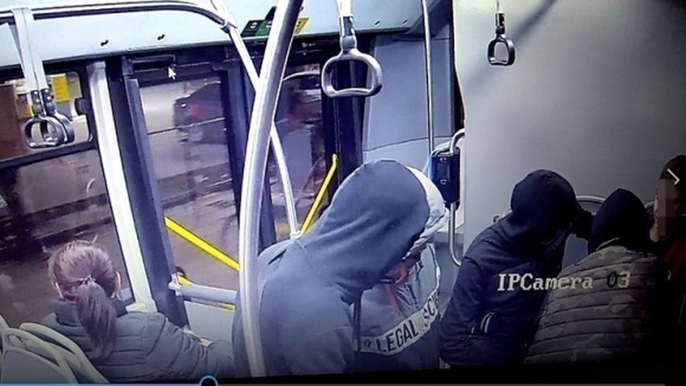 МВР показа вандалите, съблекли и нанесли побой на 14-годишното момче с фланелка на ЦСКА (снимки)