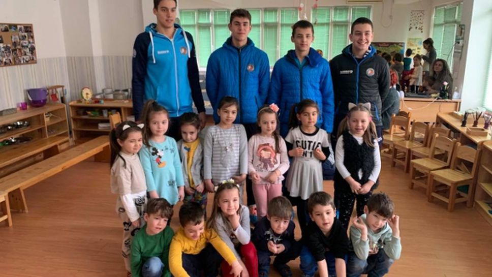 Академик Бултекс 99 подари мартеници на децата от ЦДГ "Марица"
