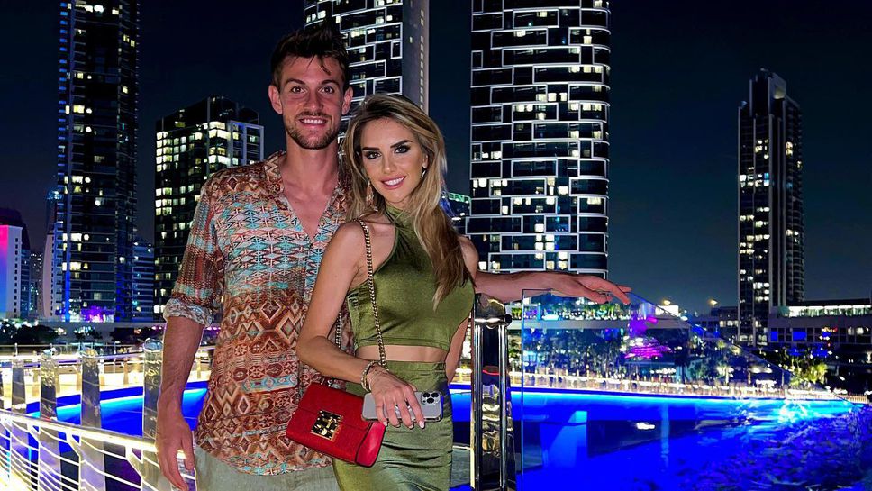 Футболист на Юве избяга в Дубай със спортна журналистка