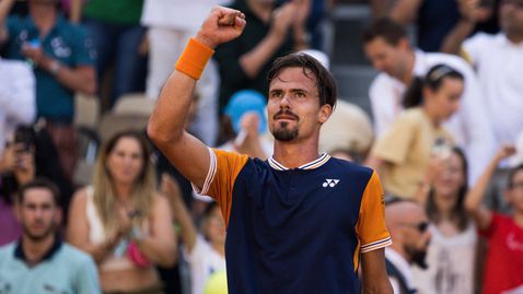  Синер изхвърча от Париж, международният №79 е идващото затруднение пред Димитров 