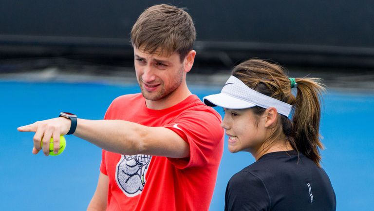 Британската тенисистка Ема Радукану се раздели с треньора Себастиян Захс