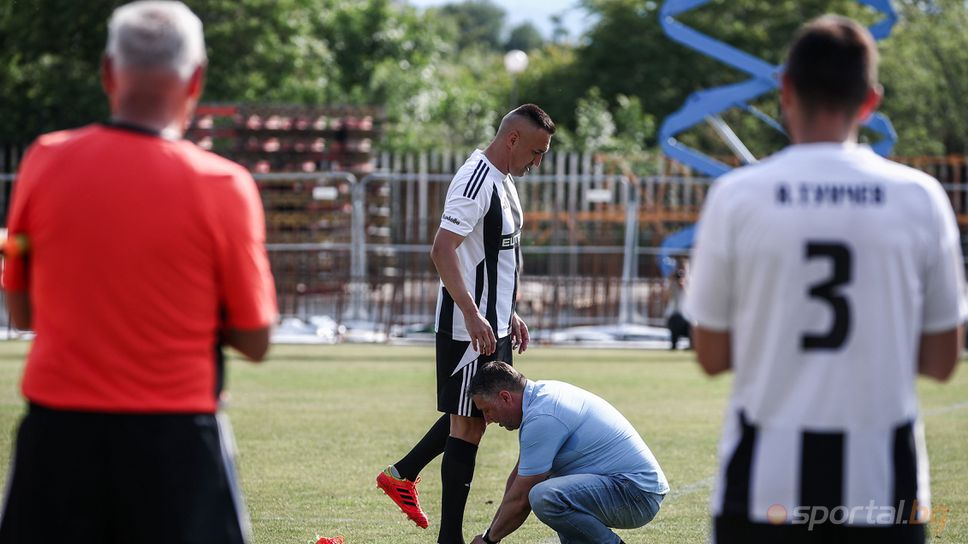 Голмайстор номер едно по родните терени Мартин Камбуров получи множество