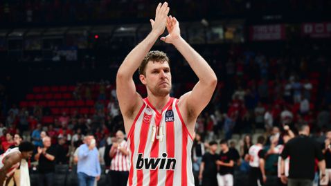 Страхотен Везенков, Олимпиакос излъга ПАО и е на победа от титлата в Гърция