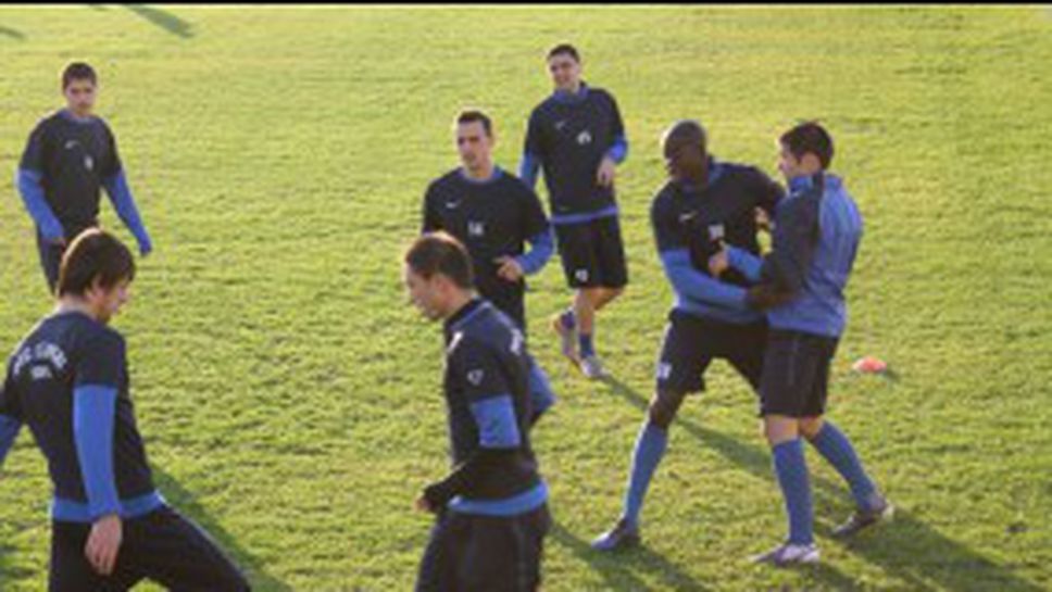 Ясен Петров дели отбора на две (видео)