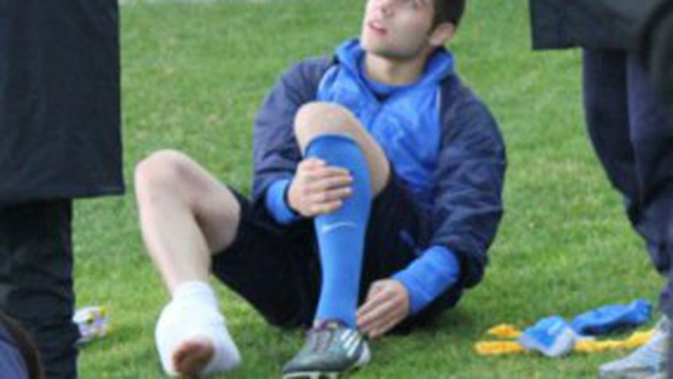 Бек на "сините" с лека травма