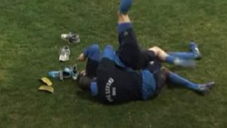 Гара продължава да се забавлява, боричка се с юноша (видео)