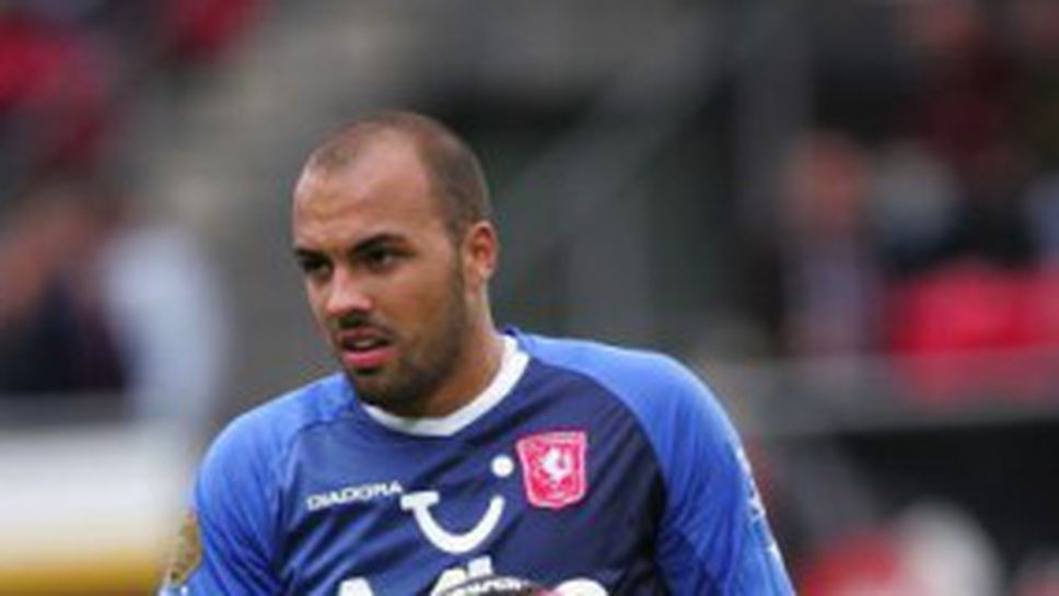 Не само Ливърпул следи Николай Михайлов