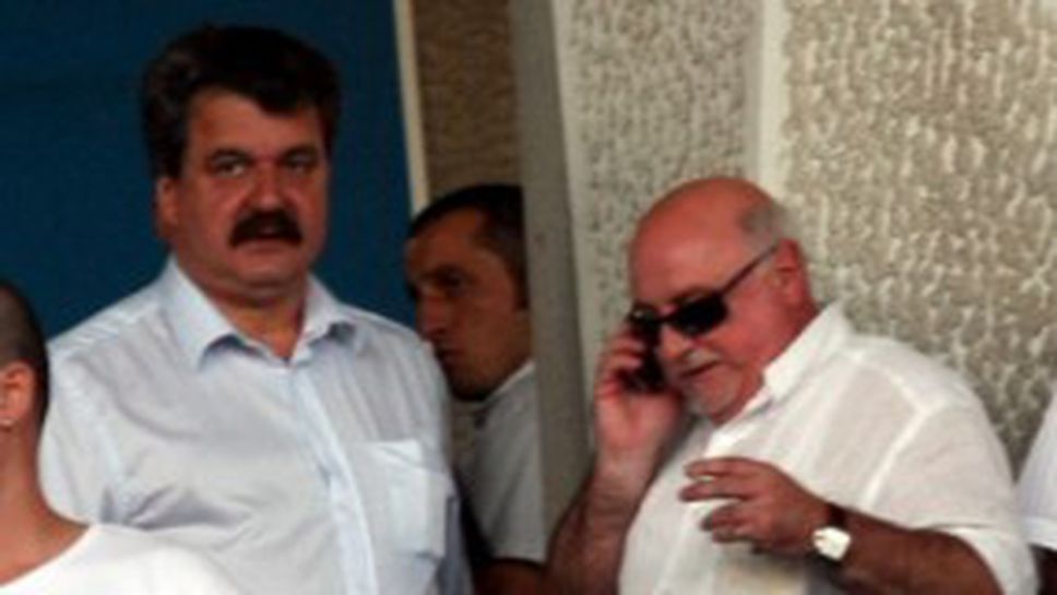 "Сините" шефове мълчат за петте премии